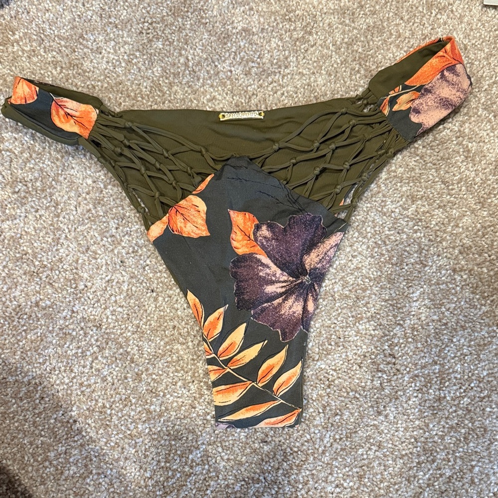 San Lorenzo 
LE ROMANTIQUE Terra & Aloalo Knotted V Brief Bottom